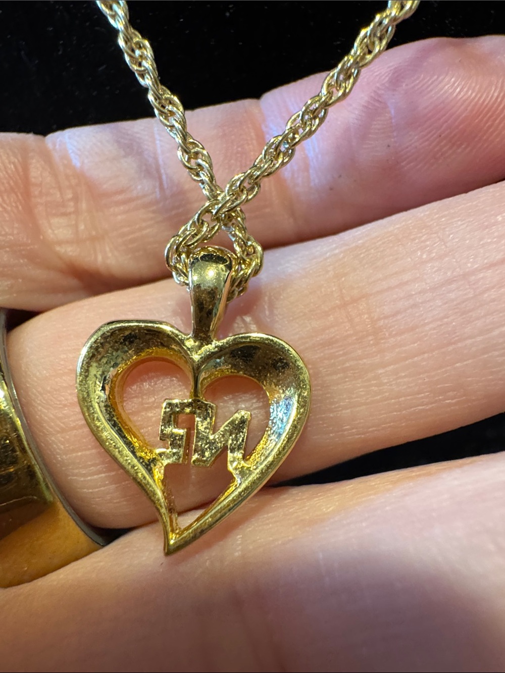Nina Ricci Vintage Gold-Tone Heart Pendant Necklace - Picture 3 of 4